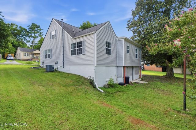 1114 Jones St, Athens, TN 37303