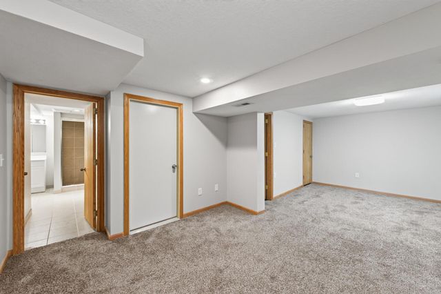 6817 47th Avenue N, Crystal, MN 55428
