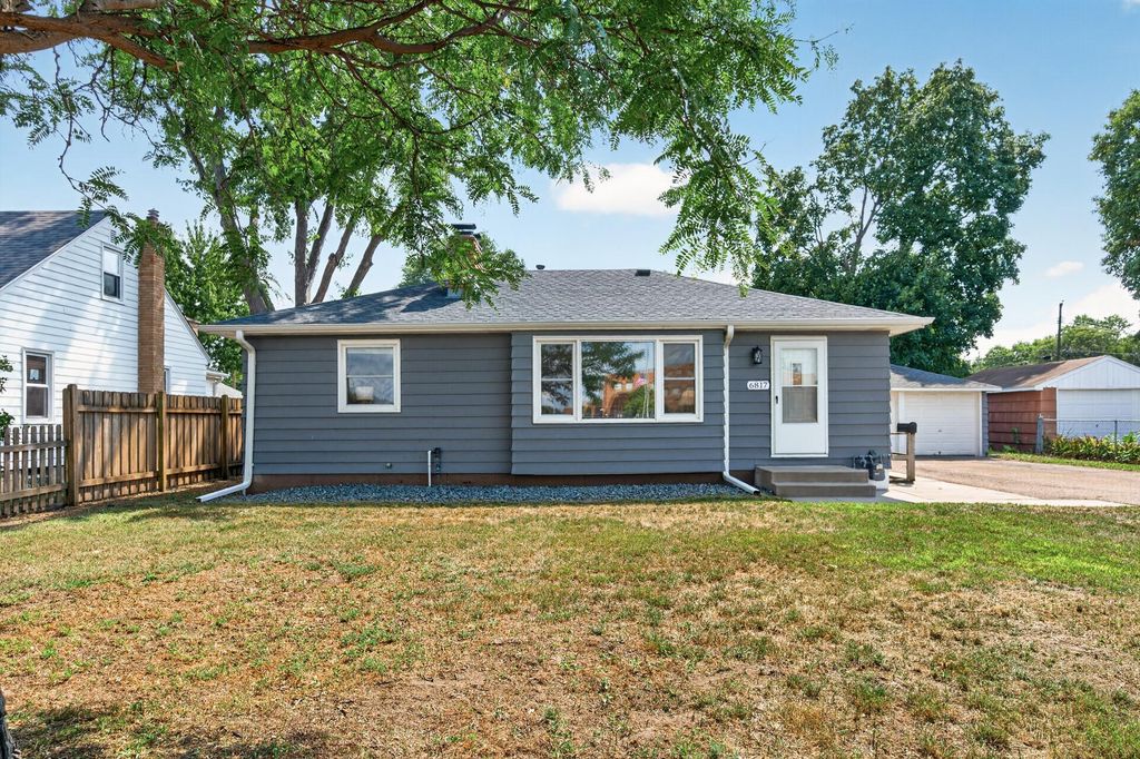 6817 47th Avenue N, Crystal, MN 55428