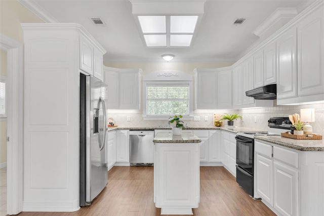 5924 Wild Horse Run, College Station, TX 77845