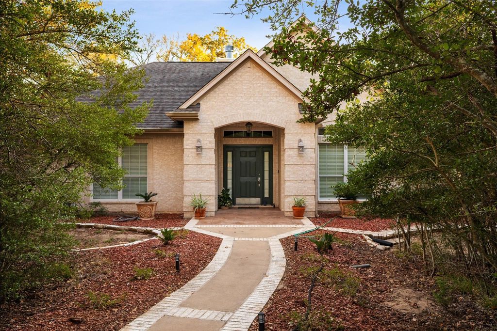 5924 Wild Horse Run, College Station, TX 77845