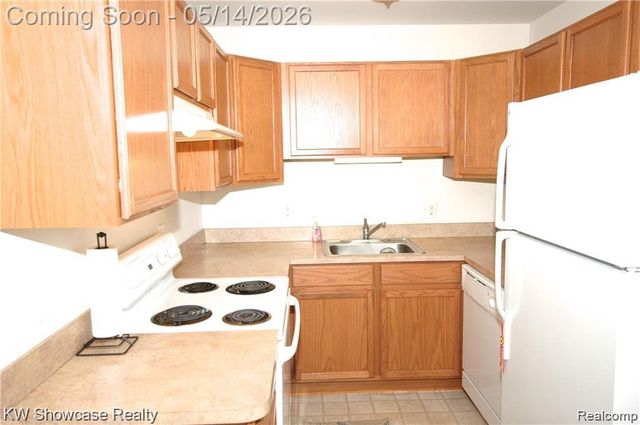 2440 Parmenter Boulevard 211, Royal Oak, MI 48073