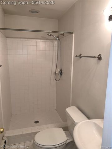 2440 Parmenter Boulevard 211, Royal Oak, MI 48073