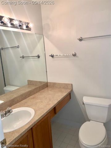 2440 Parmenter Boulevard 211, Royal Oak, MI 48073