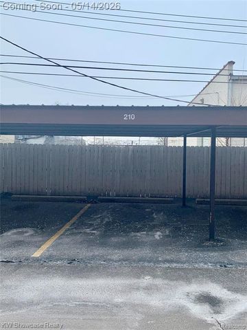 2440 Parmenter Boulevard 211, Royal Oak, MI 48073