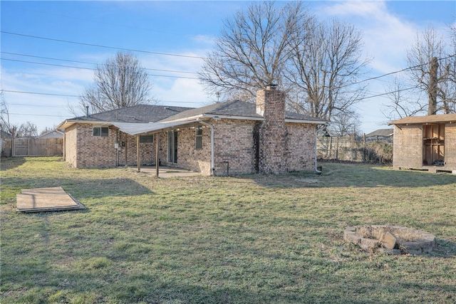 803 Gutensohn Road, Springdale, AR 72762