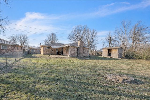803 Gutensohn Road, Springdale, AR 72762