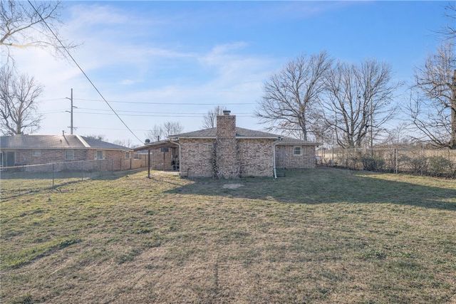 803 Gutensohn Road, Springdale, AR 72762