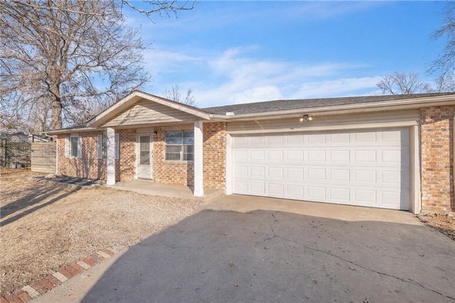 803 Gutensohn Road, Springdale, AR 72762