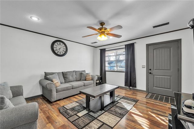 803 Gutensohn Road, Springdale, AR 72762