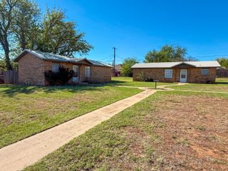 805 Avenue J, Childress, TX 79201