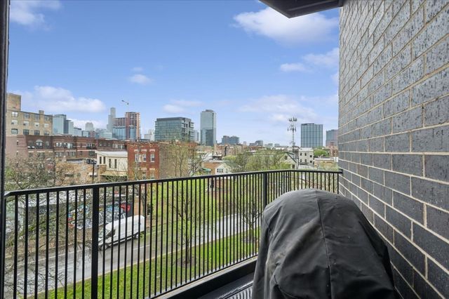 550 N Ogden Avenue 4N, Chicago, IL 60642