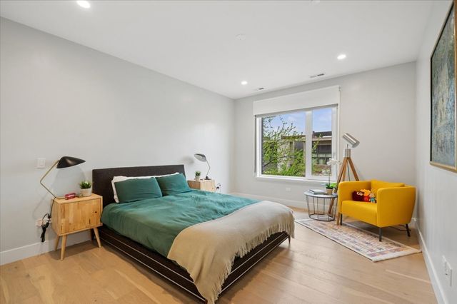 550 N Ogden Avenue 4N, Chicago, IL 60642