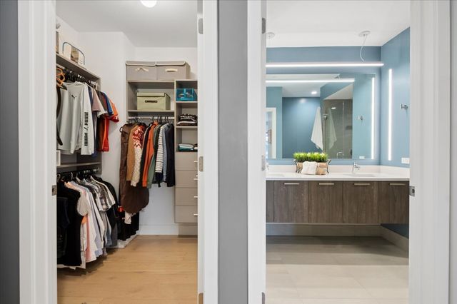 550 N Ogden Avenue 4N, Chicago, IL 60642