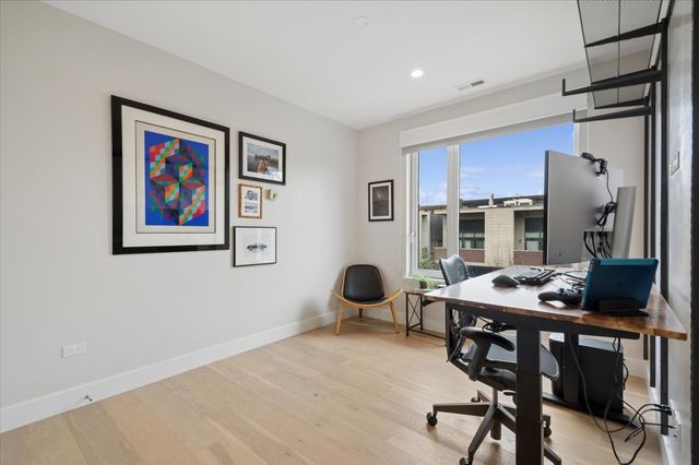 550 N Ogden Avenue 4N, Chicago, IL 60642