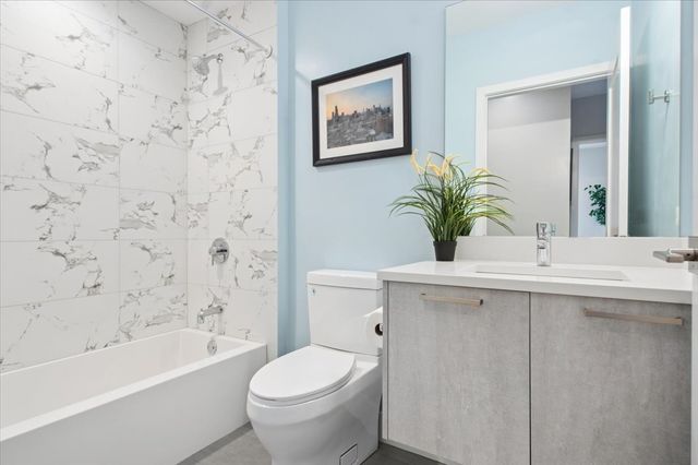 550 N Ogden Avenue 4N, Chicago, IL 60642