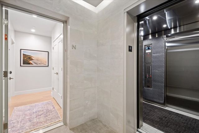 550 N Ogden Avenue 4N, Chicago, IL 60642