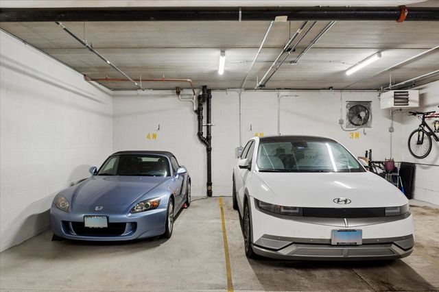 550 N Ogden Avenue 4N, Chicago, IL 60642