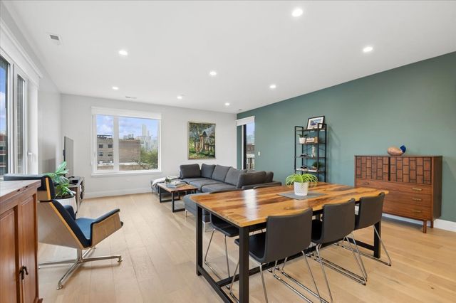 550 N Ogden Avenue 4N, Chicago, IL 60642