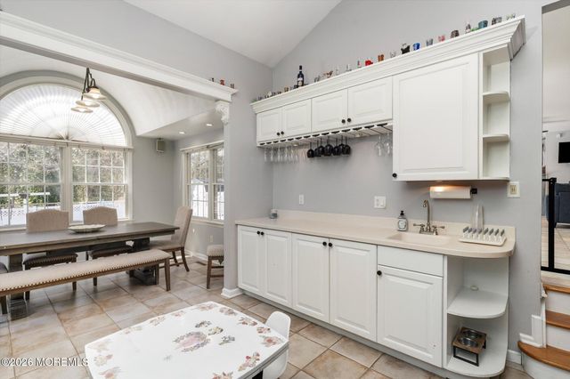 4 Twain Drive, Allentown, NJ 08501