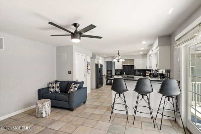 4 Twain Drive, Allentown, NJ 08501