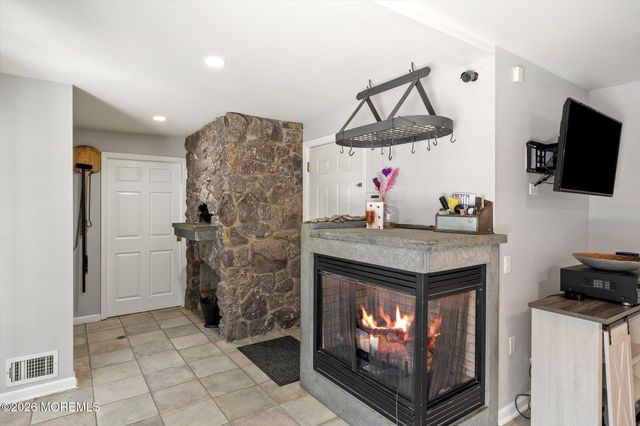 4 Twain Drive, Allentown, NJ 08501