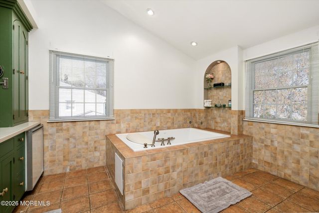 4 Twain Drive, Allentown, NJ 08501