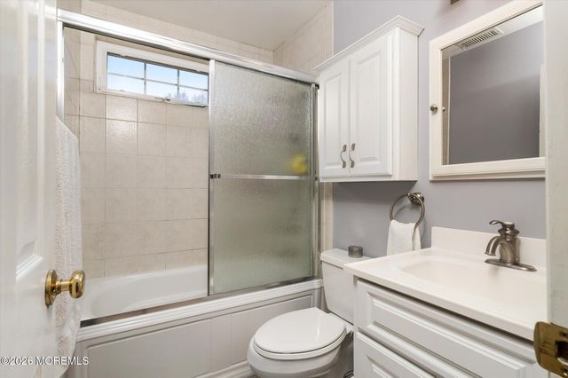 4 Twain Drive, Allentown, NJ 08501