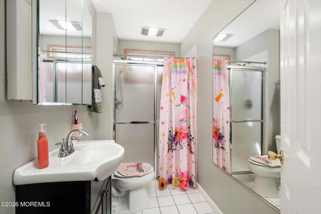 4 Twain Drive, Allentown, NJ 08501