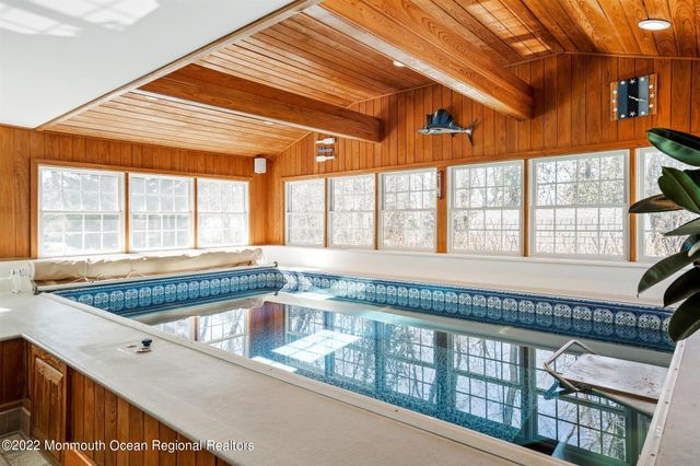 4 Twain Drive, Allentown, NJ 08501