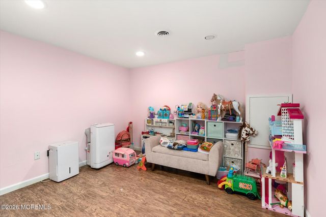 4 Twain Drive, Allentown, NJ 08501