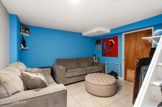 4 Twain Drive, Allentown, NJ 08501