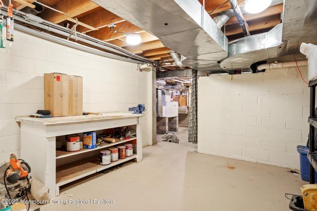 4 Twain Drive, Allentown, NJ 08501