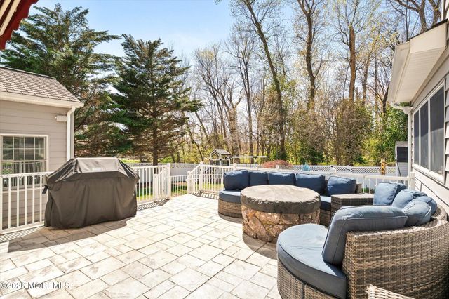 4 Twain Drive, Allentown, NJ 08501