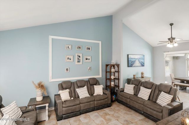 4 Twain Drive, Allentown, NJ 08501