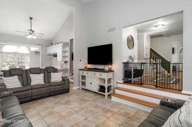 4 Twain Drive, Allentown, NJ 08501