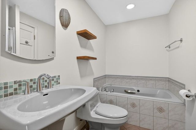 15 Norman St, Milton, MA 02186