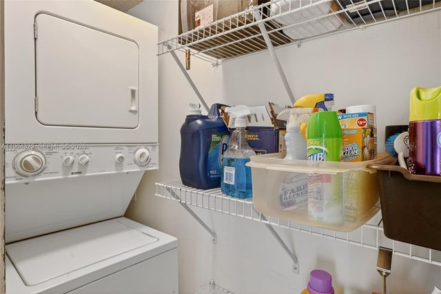 8670 NW 6th Ln 4-109, Miami, FL 33126