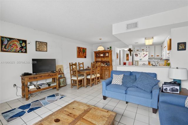 8670 NW 6th Ln 4-109, Miami, FL 33126