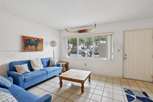 8670 NW 6th Ln 4-109, Miami, FL 33126