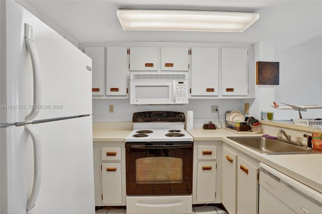 8670 NW 6th Ln 4-109, Miami, FL 33126