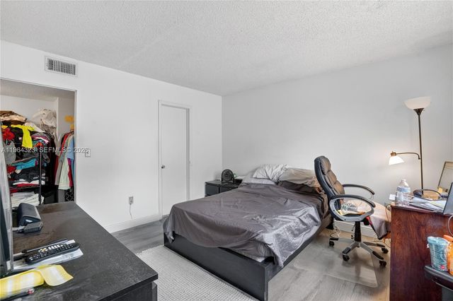 8670 NW 6th Ln 4-109, Miami, FL 33126