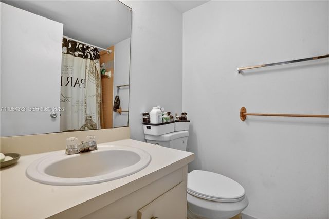 8670 NW 6th Ln 4-109, Miami, FL 33126