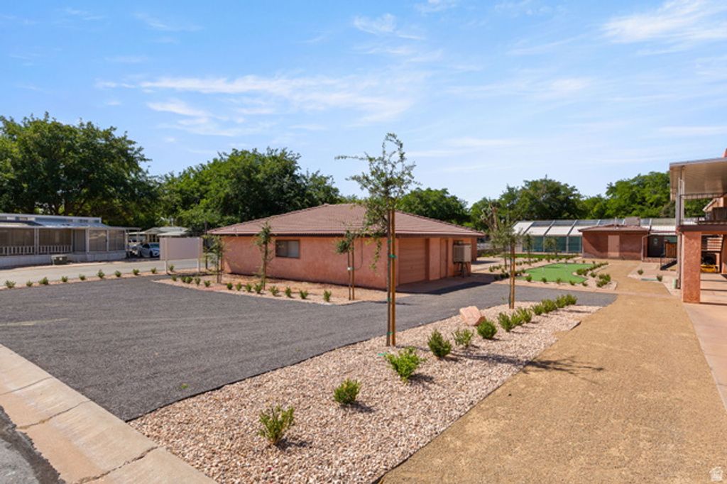 Image 28 of property listing at 180 N 1100 E #8, Washington, UT 84780