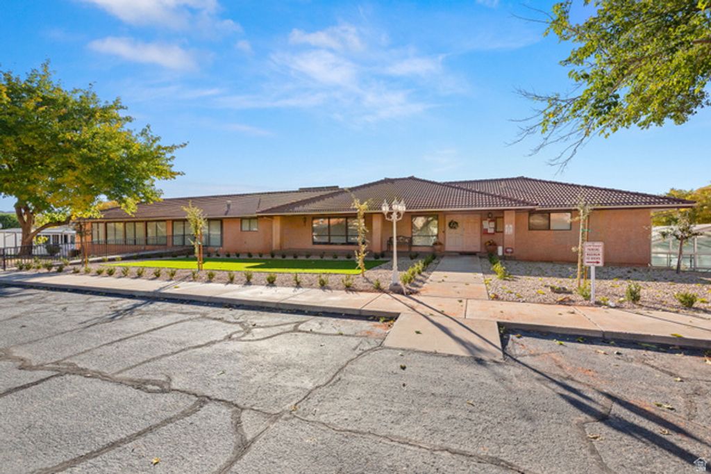 Image 31 of property listing at 180 N 1100 E #8, Washington, UT 84780