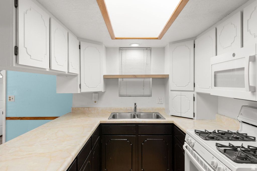 Image 8 of property listing at 180 N 1100 E #8, Washington, UT 84780