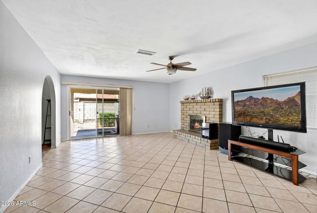 5834 W MESCAL Street, Glendale, AZ 85304