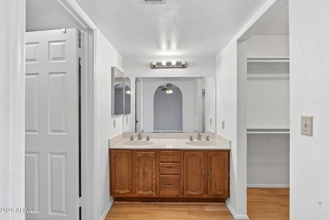 5834 W MESCAL Street, Glendale, AZ 85304