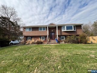 241 Prospect Avenue, Park Ridge, NJ 07656