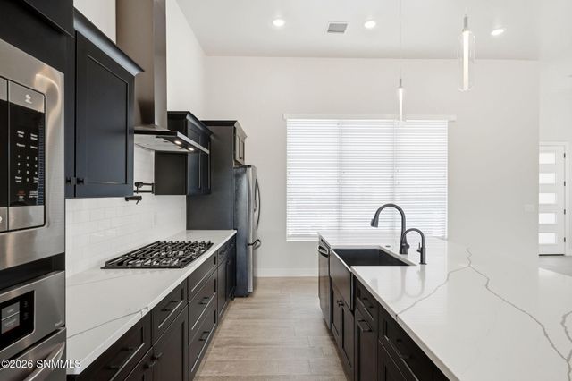 7557 Sussex Court, Las Cruces, NM 88007